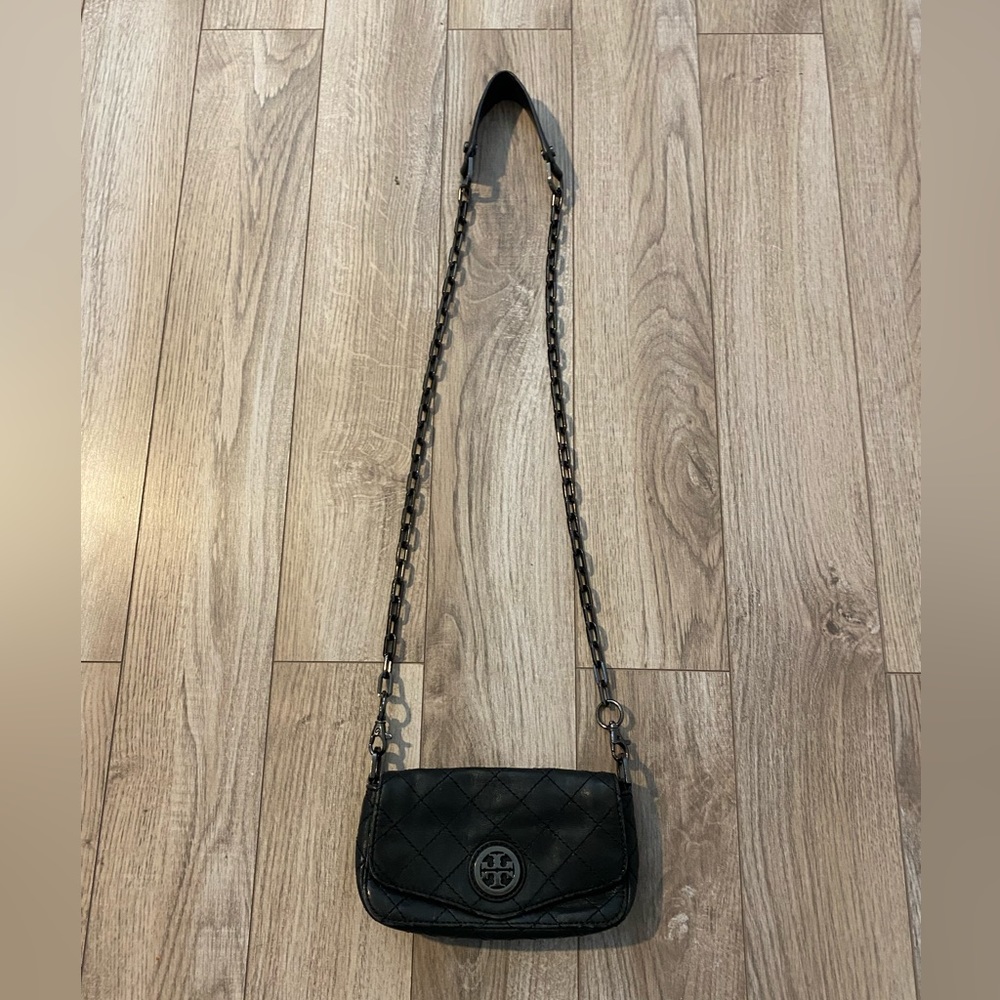 Black quilted Tory Burch Robinson Mini crossbody with removable chain strap.